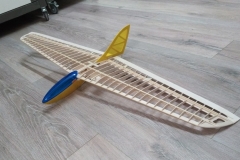 MIRO-Run-detal-wing-balsa-flying-wing-slope-dlg